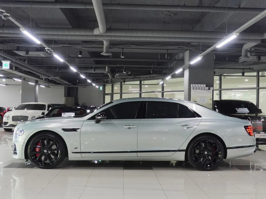 Bentley Flying Spur — фото 3