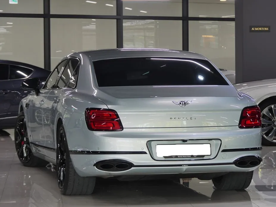 Bentley Flying Spur — фото 6