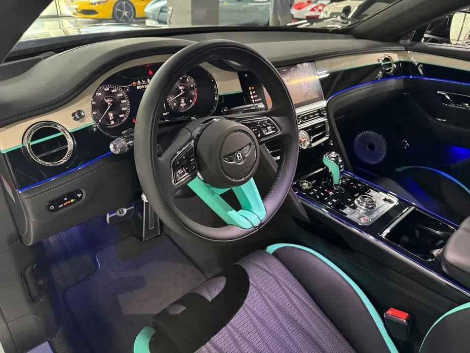 Bentley Flying Spur — фото 8