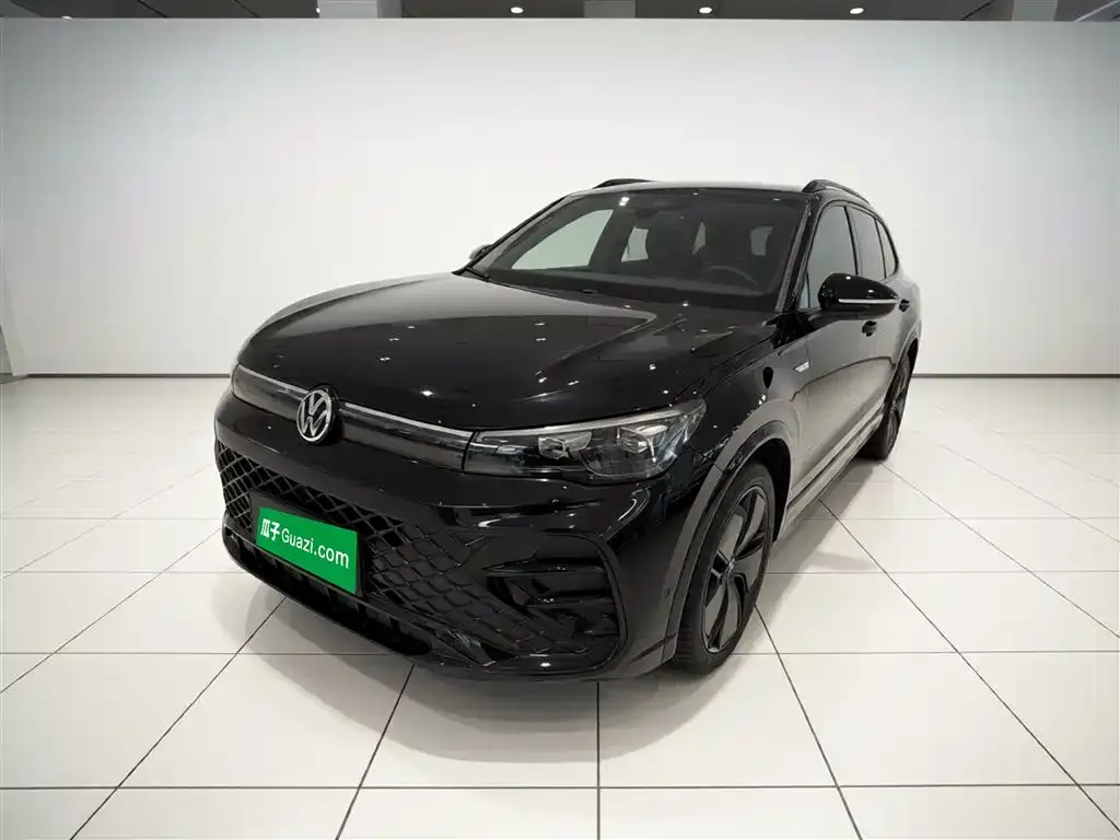 Volkswagen Tiguan L — фото 1