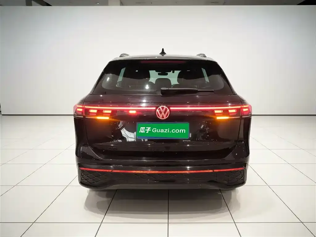 Volkswagen Tiguan L — фото 2
