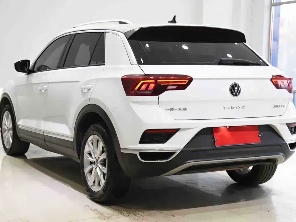 Volkswagen T-Roc — фото 6