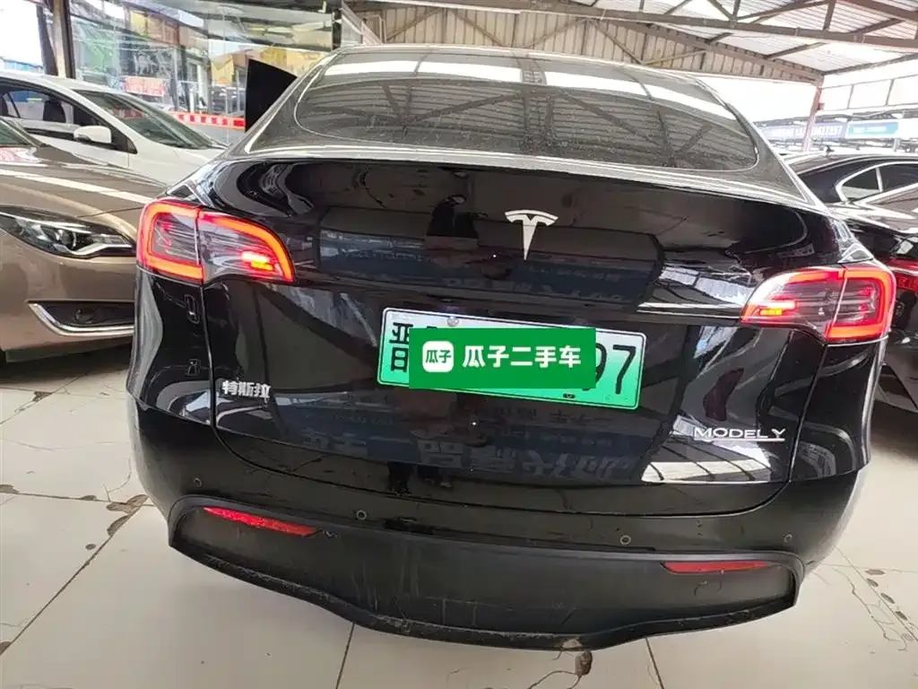 Tesla Model Y — фото 8