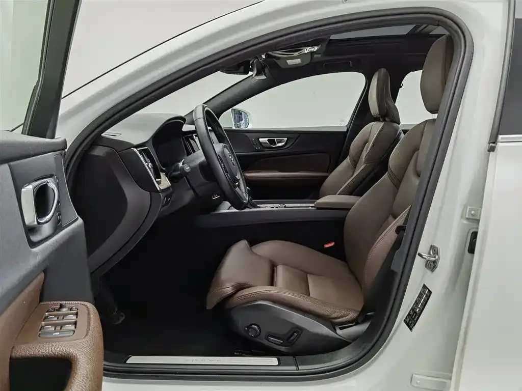 Volvo S60 — фото 10