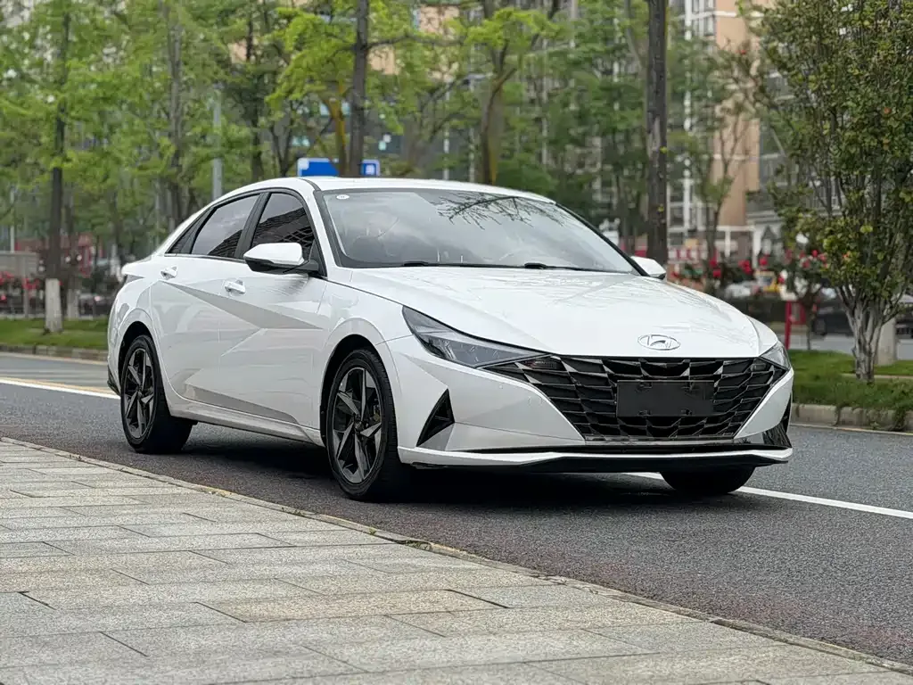 Hyundai Elantra — фото 4