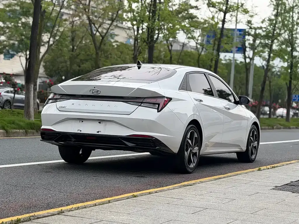 Hyundai Elantra — фото 8