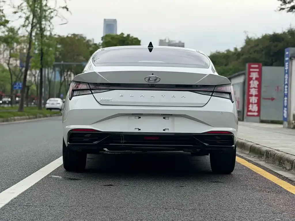 Hyundai Elantra — фото 2