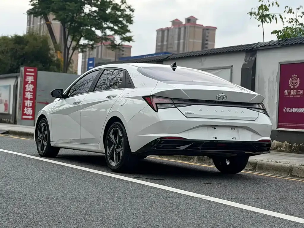 Hyundai Elantra — фото 6