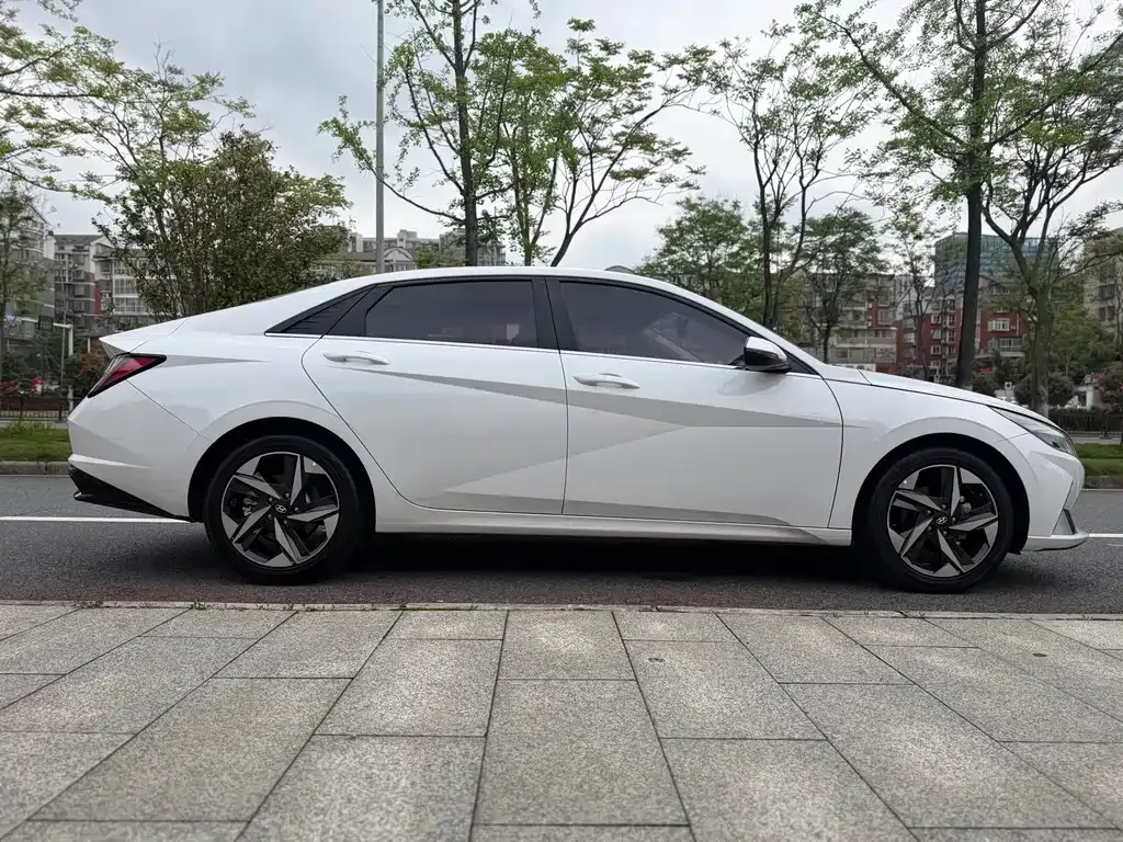 Hyundai Elantra — фото 10