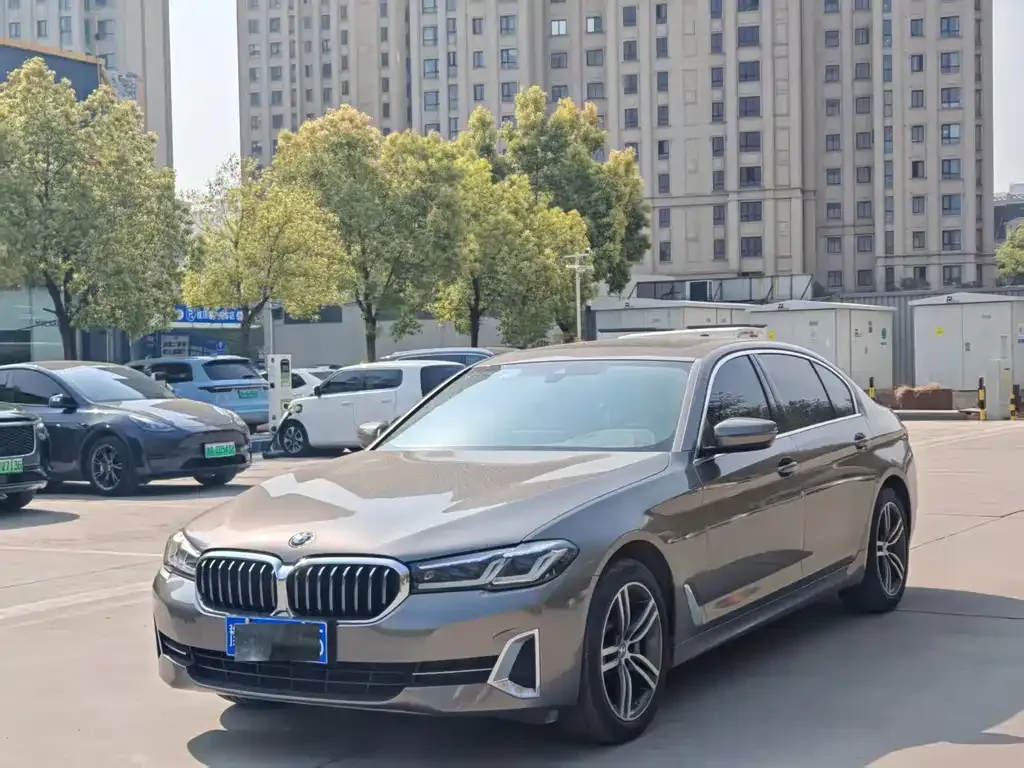 BMW 5 Series — фото 1