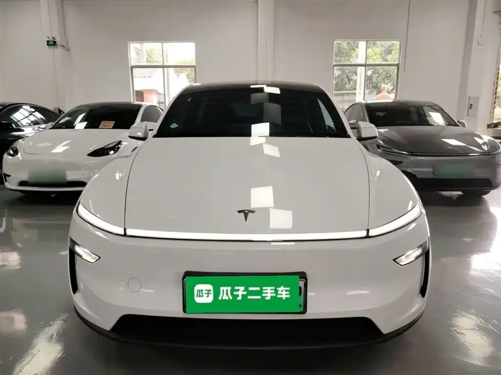 Tesla Model Y L — фото 3