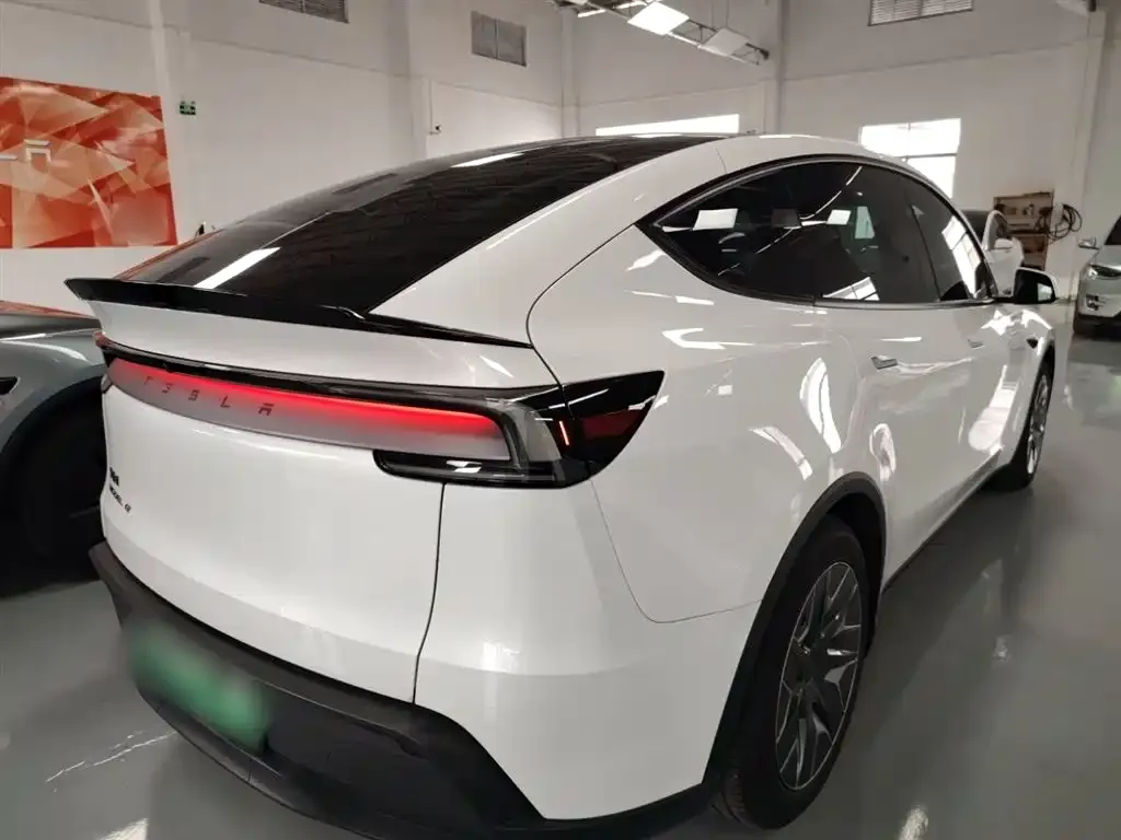 Tesla Model Y L — фото 2