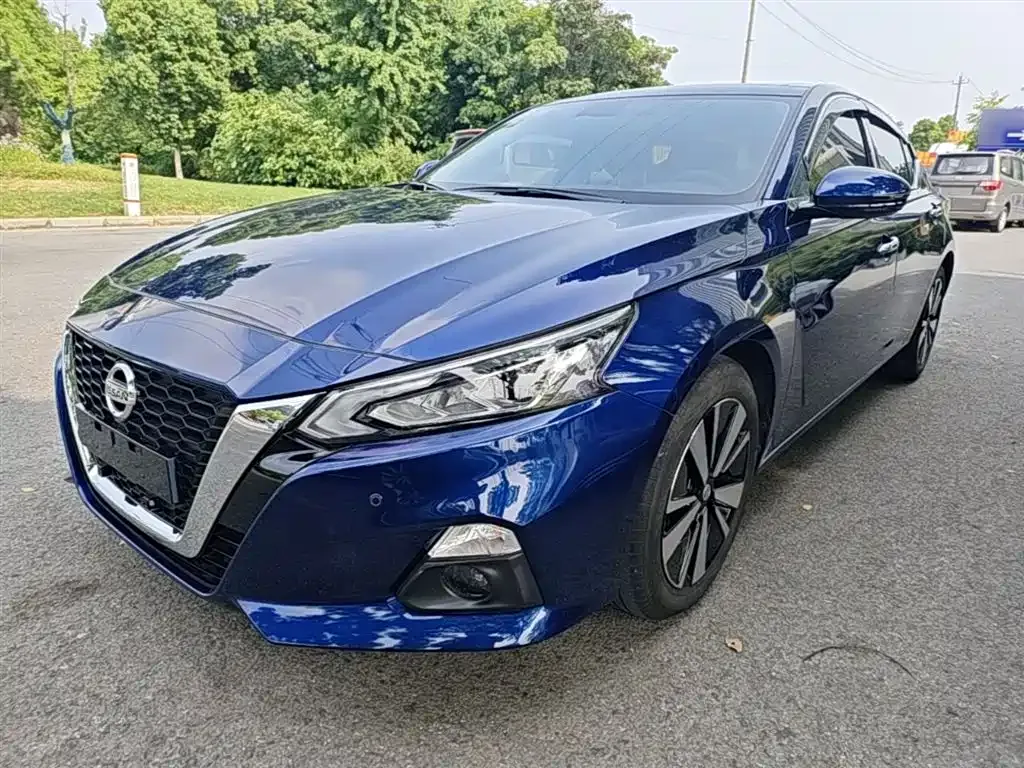 Nissan Teana — фото 1