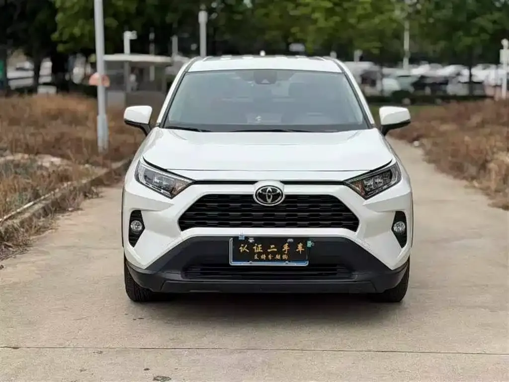 Toyota RAV4 — фото 5
