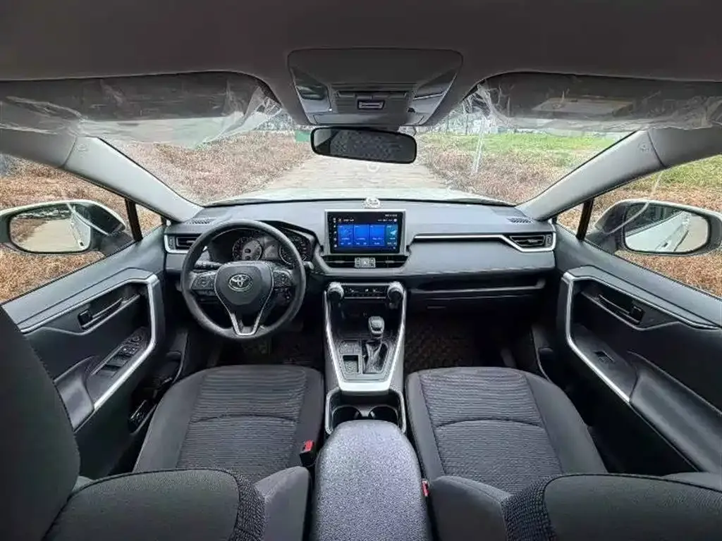 Toyota RAV4 — фото 6