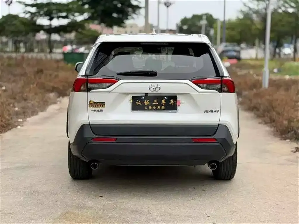 Toyota RAV4 — фото 4