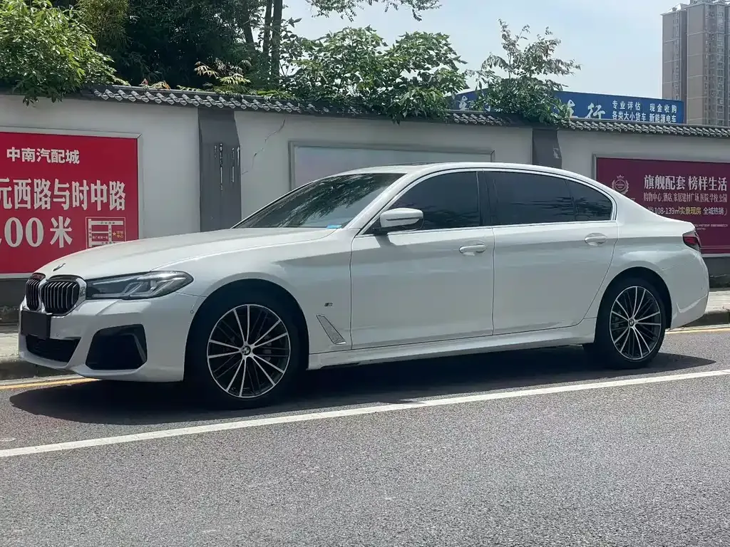 BMW 5 Series — фото 1