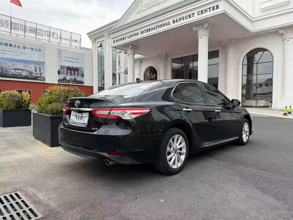 Toyota Camry — фото 3