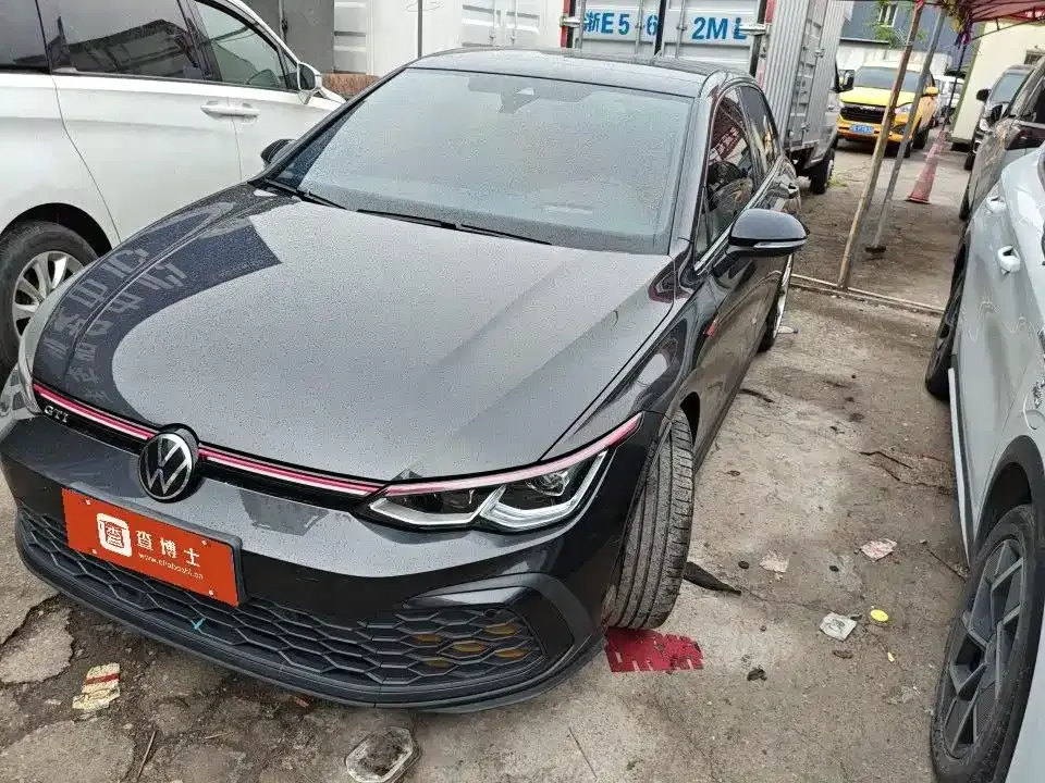 Volkswagen Golf GTI — фото 1