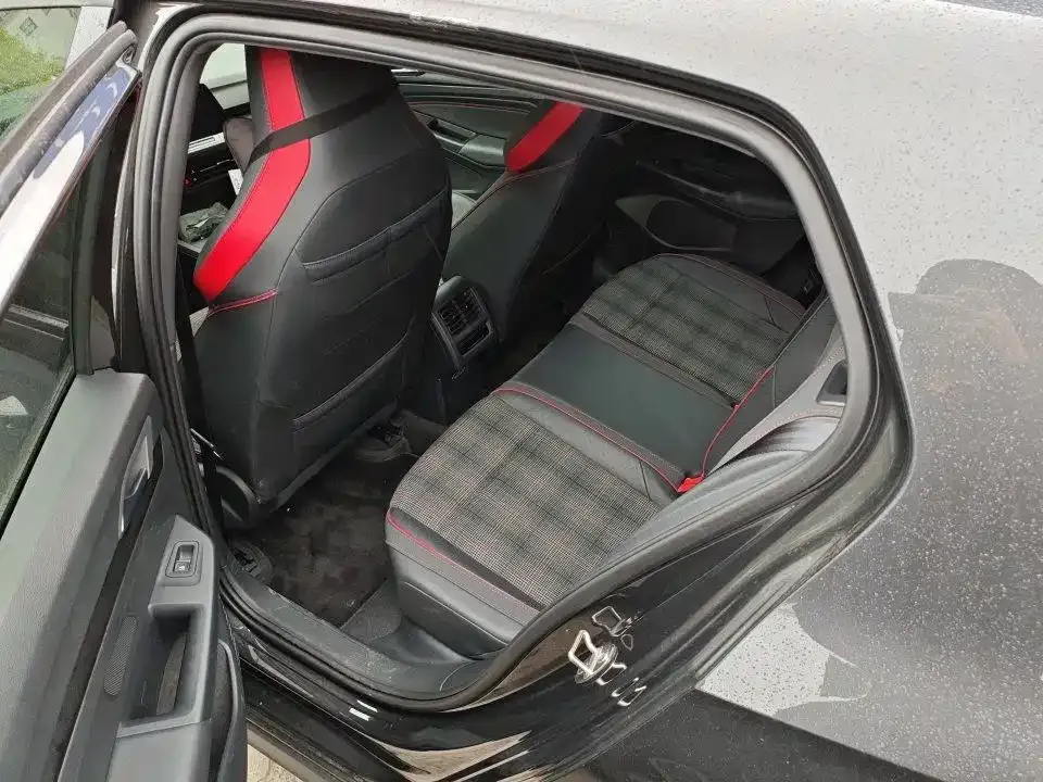 Volkswagen Golf GTI — фото 9