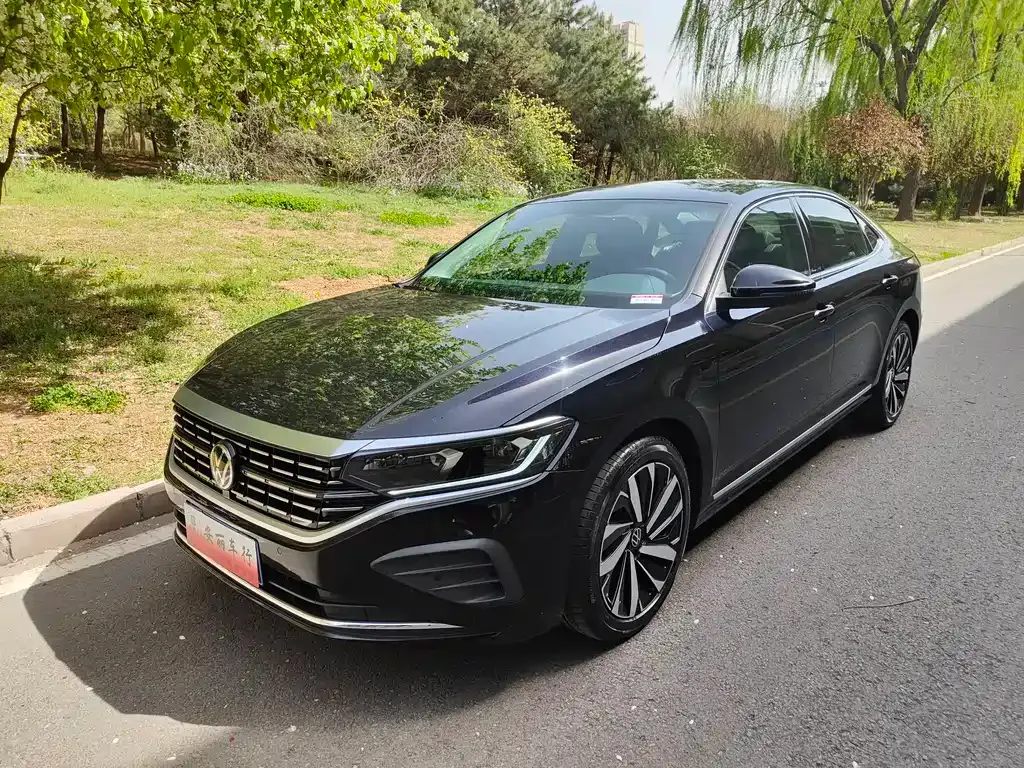 Volkswagen Passat — фото 1