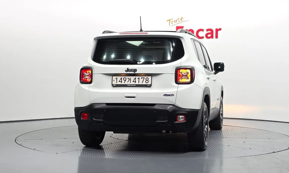 Jeep Renegade — фото 2