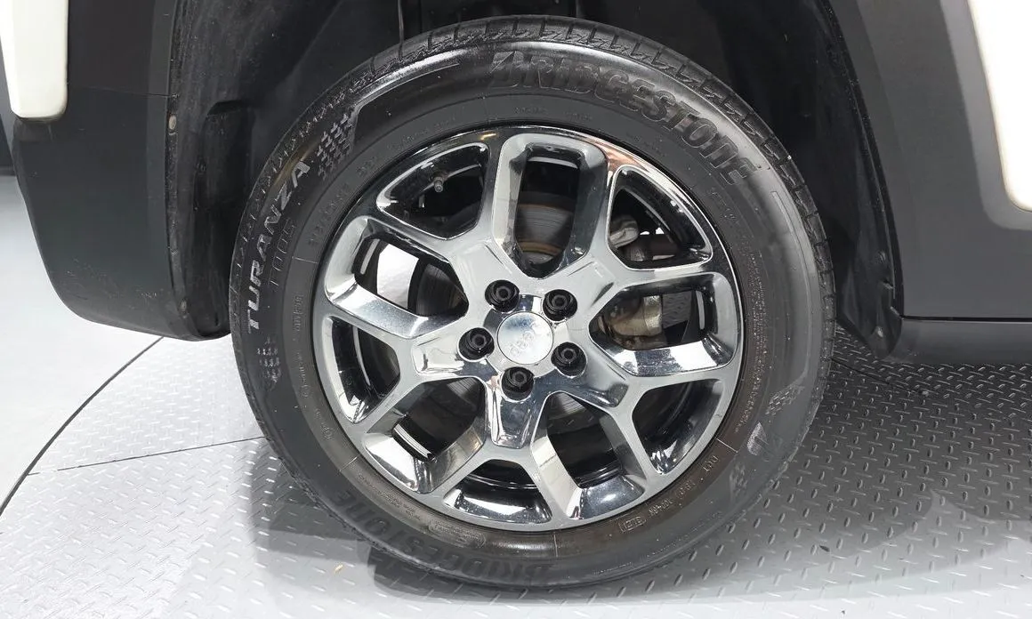 Jeep Renegade — фото 10
