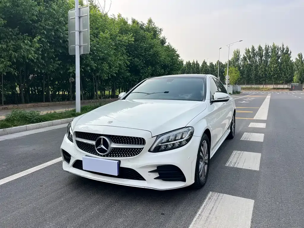 Mercedes-Benz C-Class — фото 1