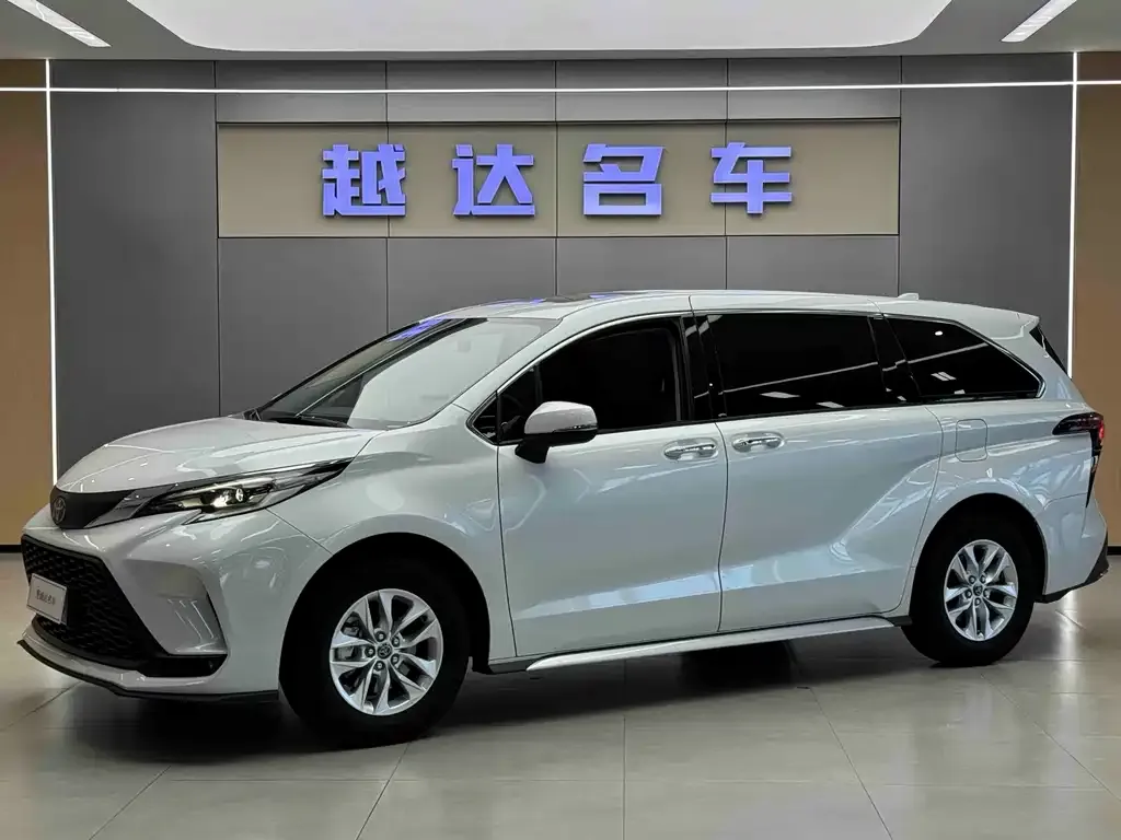 Toyota Granvia — фото 1