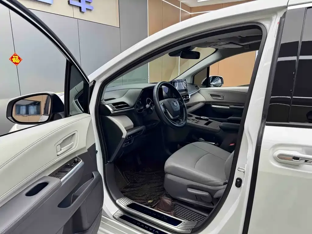 Toyota Granvia — фото 9