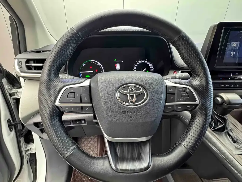 Toyota Granvia — фото 10