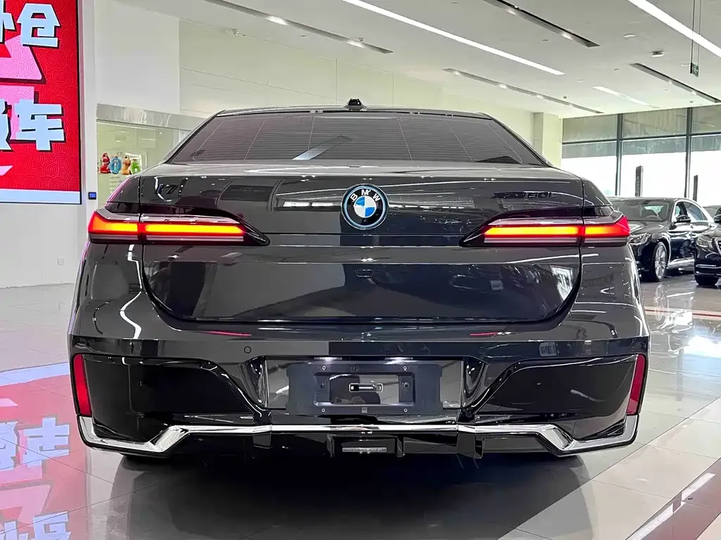 BMW i7 — фото 2