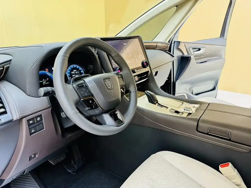 Toyota Vellfire — фото 10