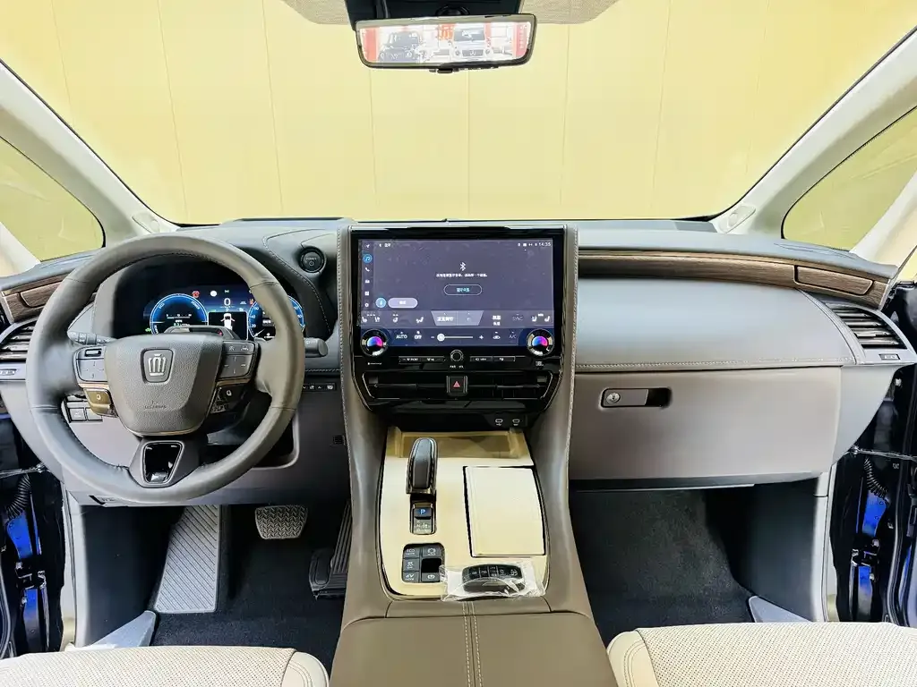 Toyota Vellfire — фото 8