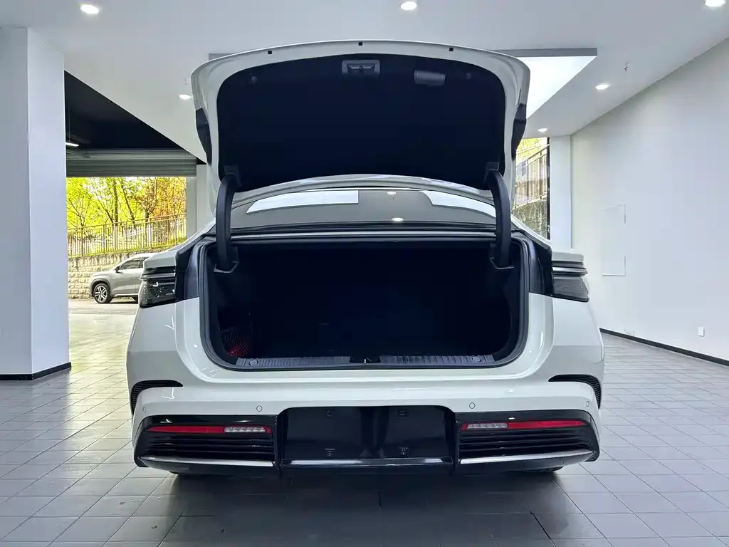 BYD Seal — фото 10