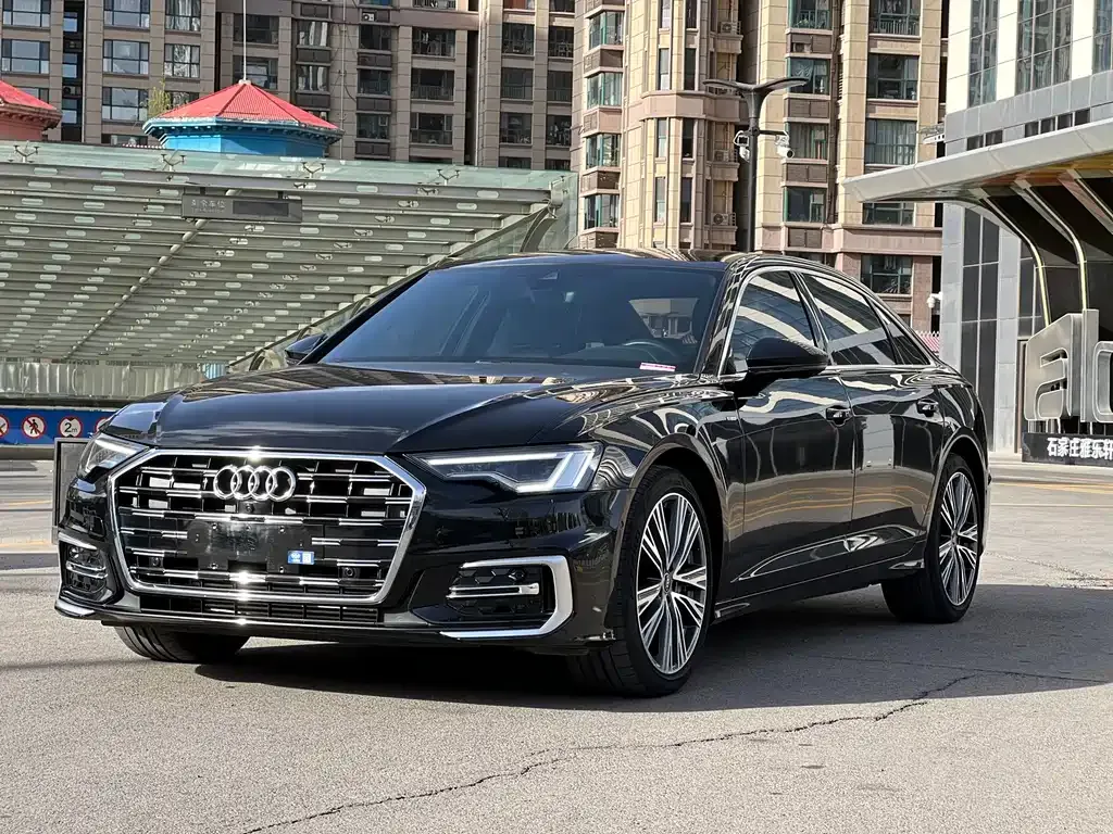 Audi A6L — фото 1