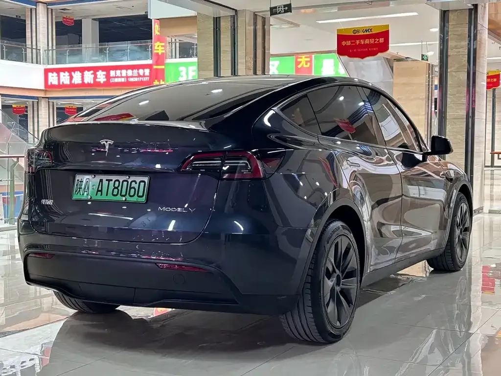 Tesla Model Y — фото 5