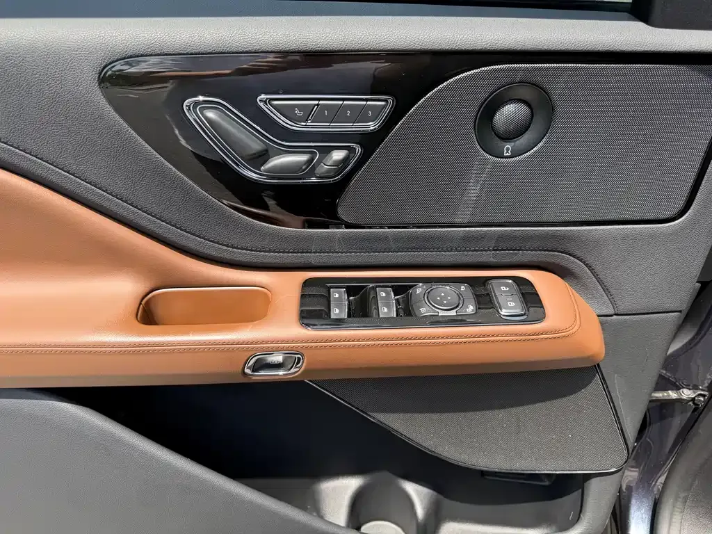 Lincoln Aviator — фото 9