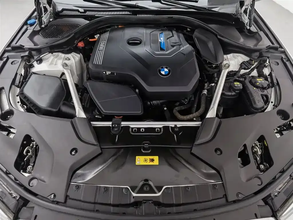 BMW 5 Series New Energy — фото 8