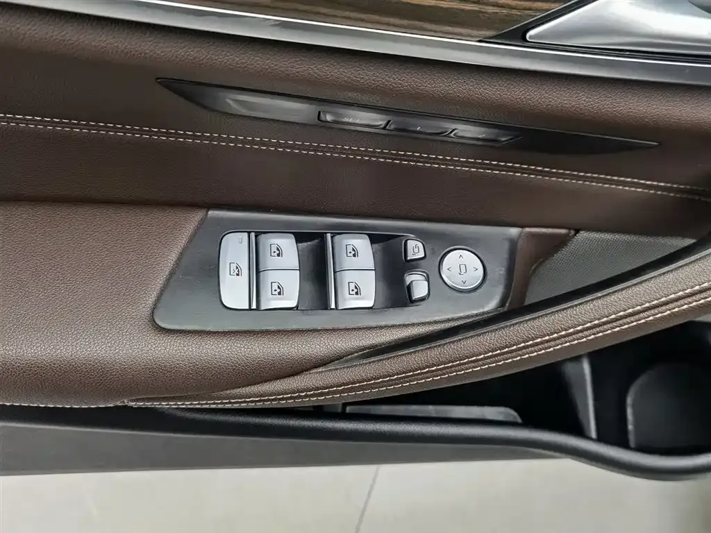 BMW 5 Series New Energy — фото 9
