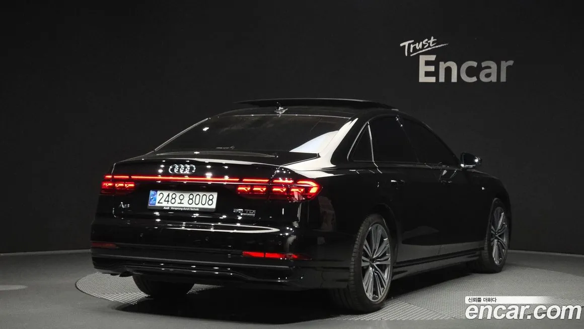 Audi A8 — фото 2