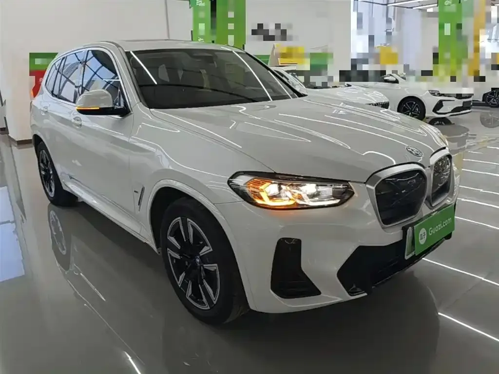 BMW iX3 — фото 9