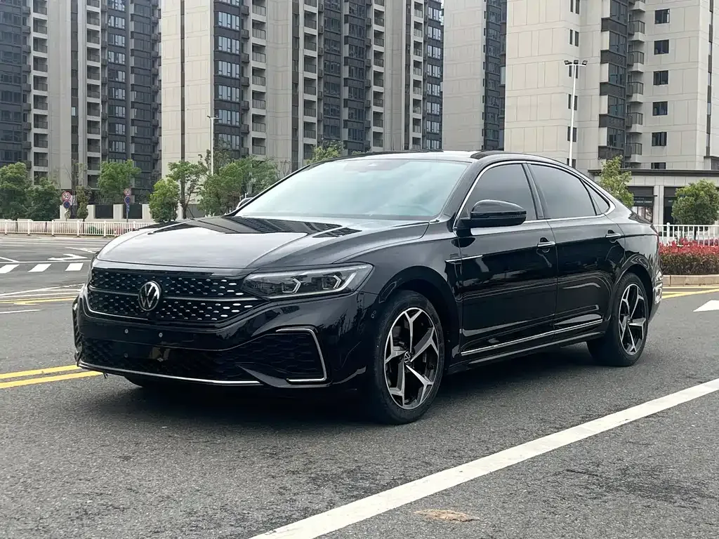 Volkswagen Passat — фото 1
