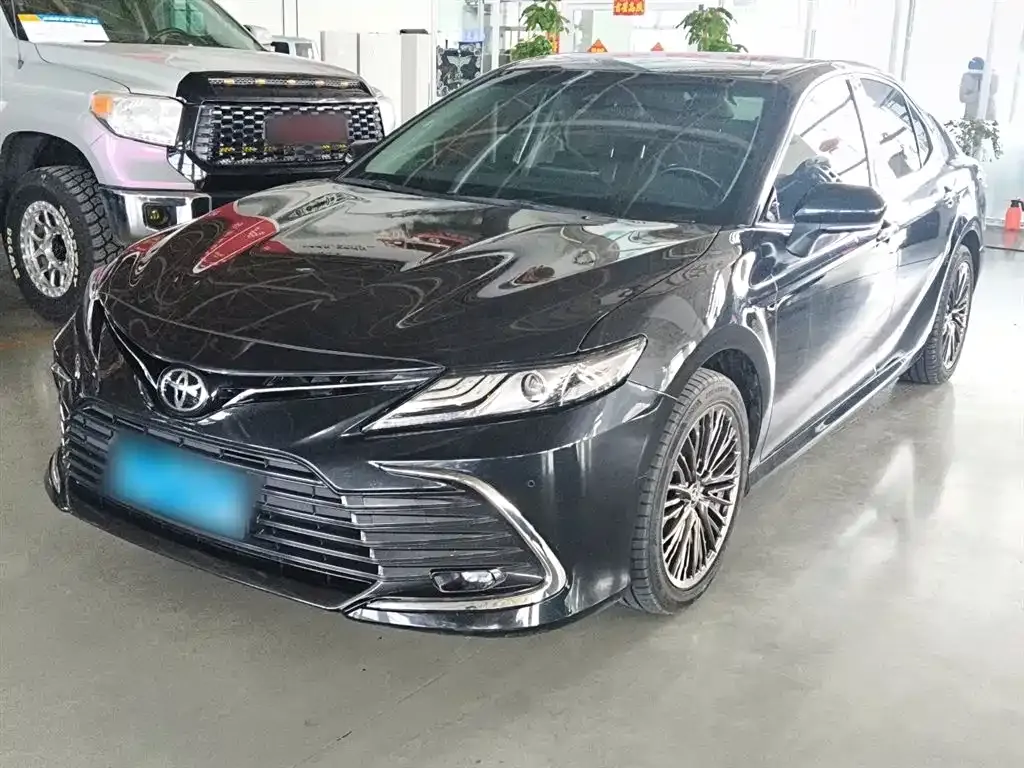 Toyota Camry — фото 1