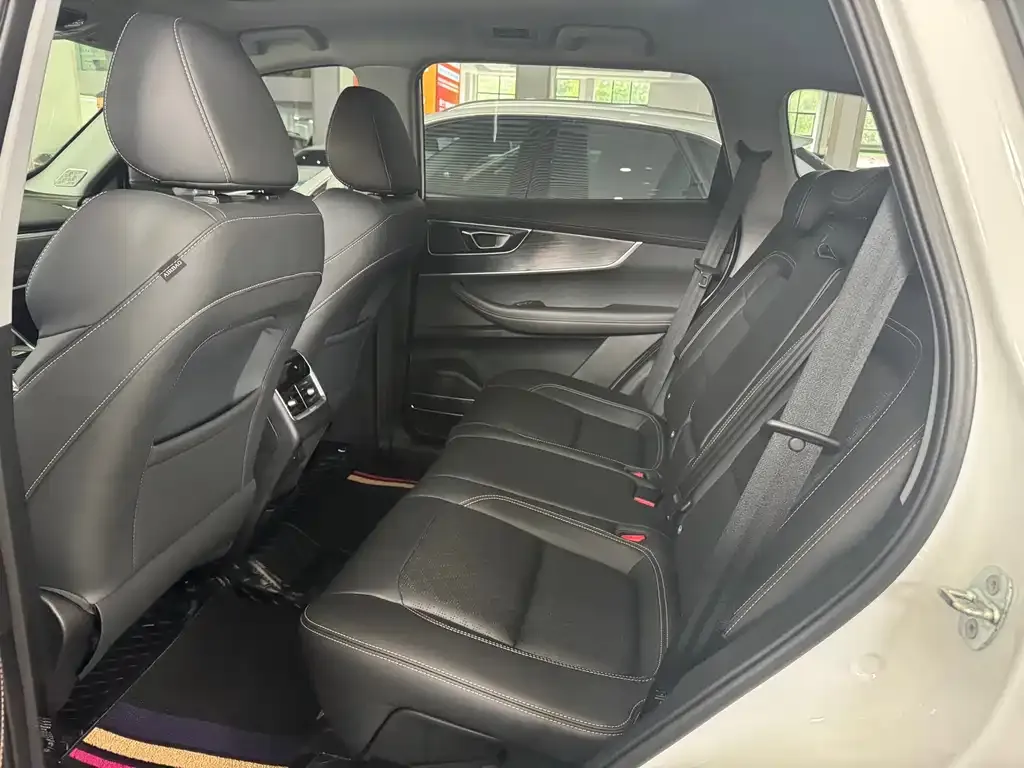 Chery Tiggo 8 — фото 10