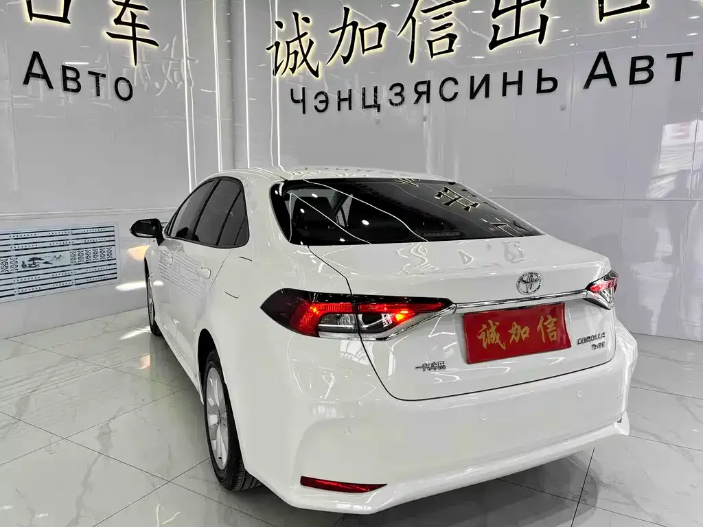 Toyota Corolla — фото 5