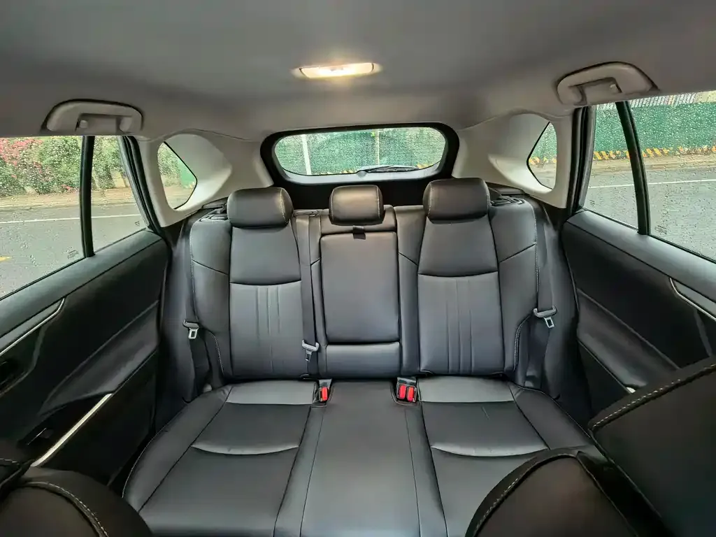 Toyota RAV4 — фото 2