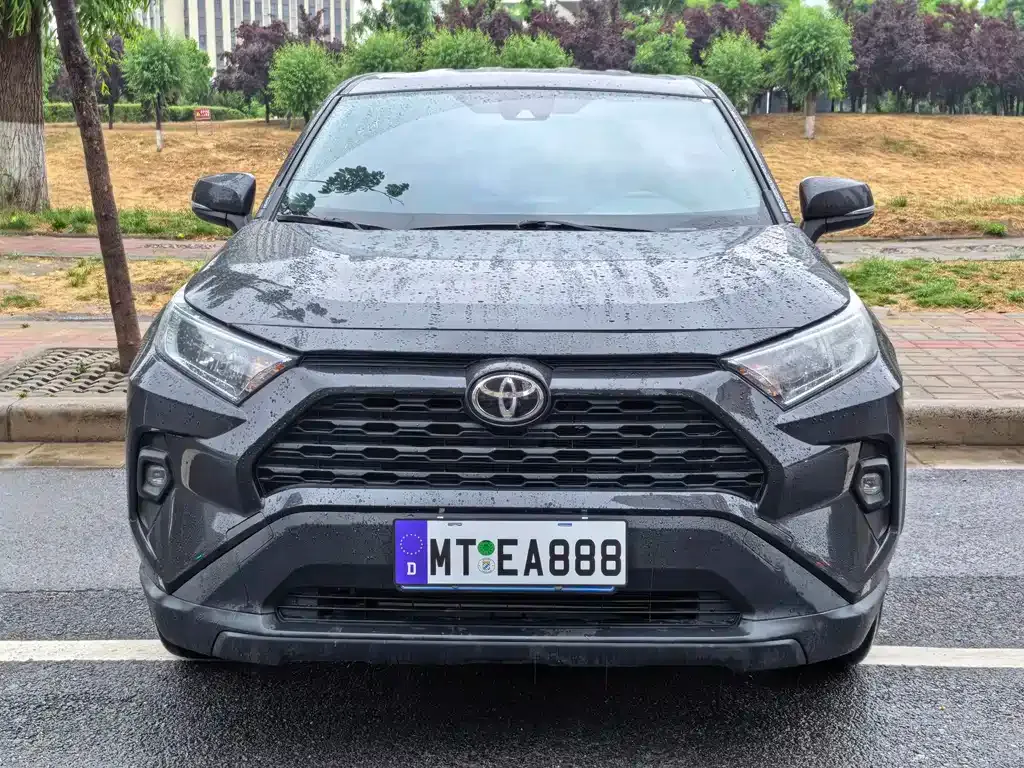 Toyota RAV4 — фото 3