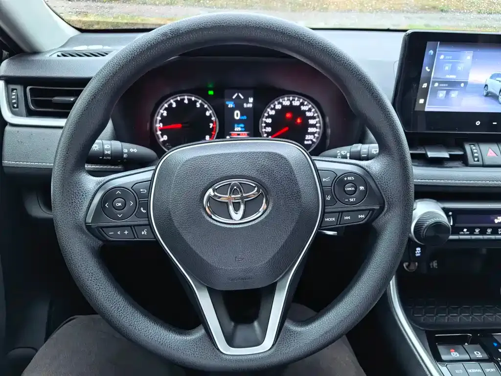 Toyota RAV4 — фото 5