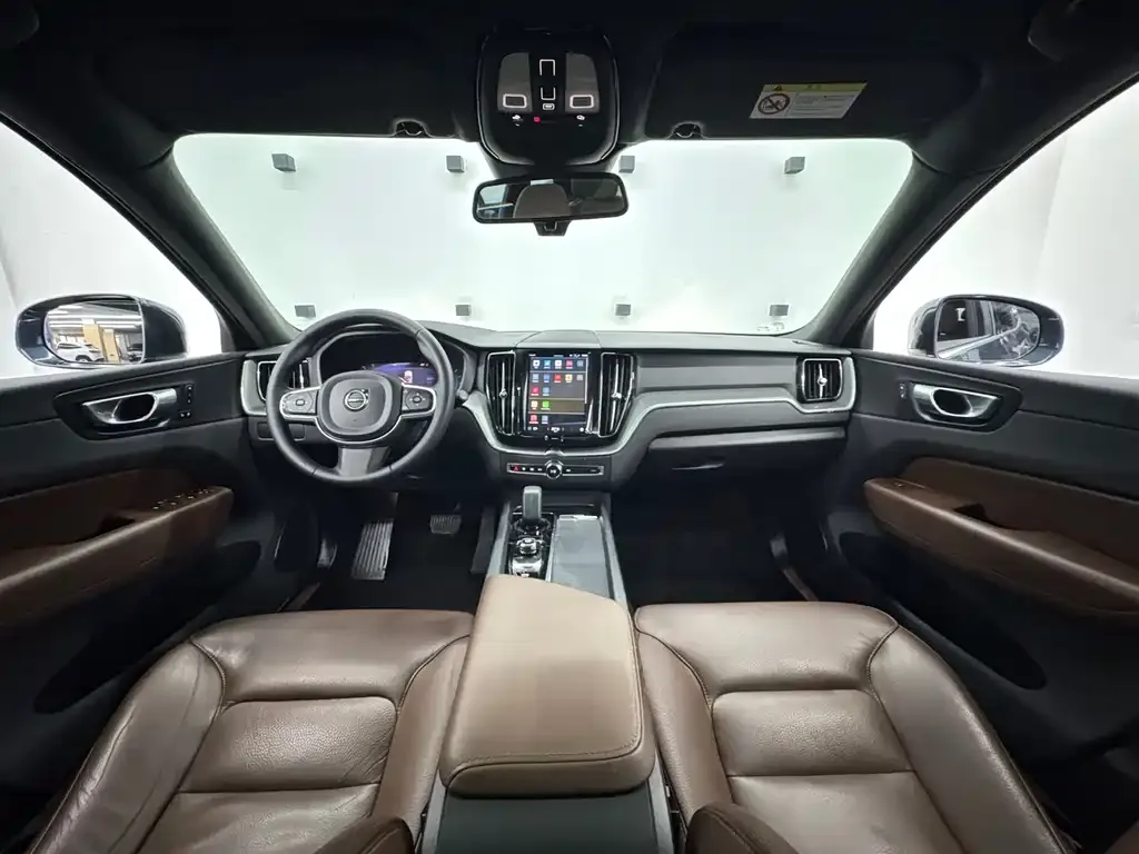 Volvo XC60 — фото 10